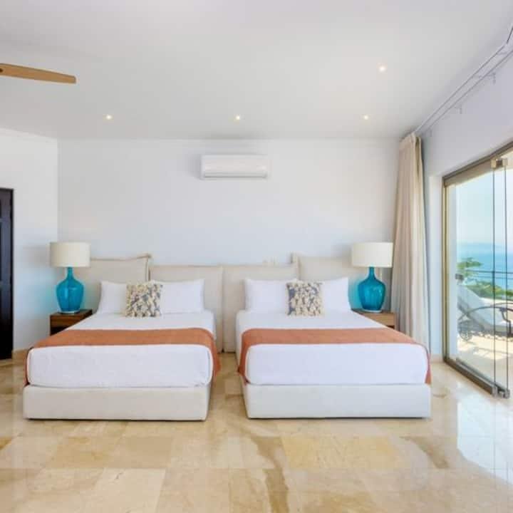Twin bedroom